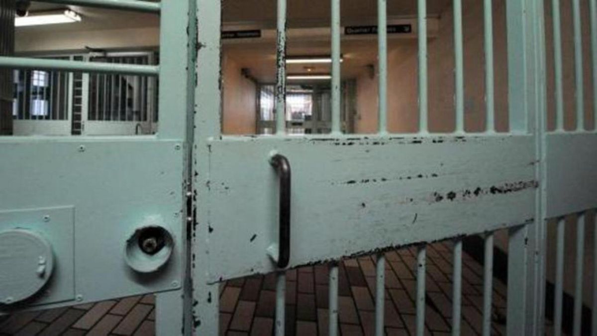 В Ірані через коронавірус звільнили тисячі в’язнів В Ірані через коронавірус звільнили тисячі в’язнів