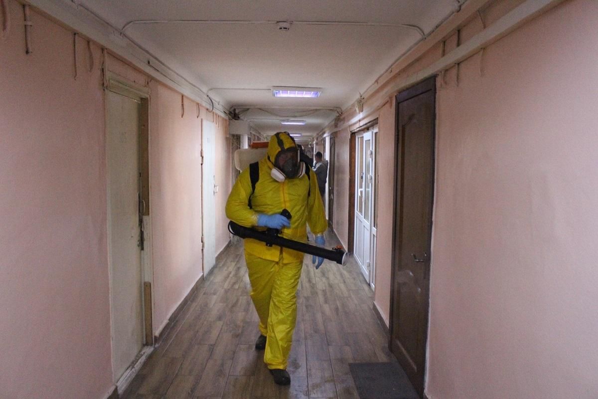 В Киеве продезинфицировали общежитие, в котором живет больной коронавирусом студент: фото