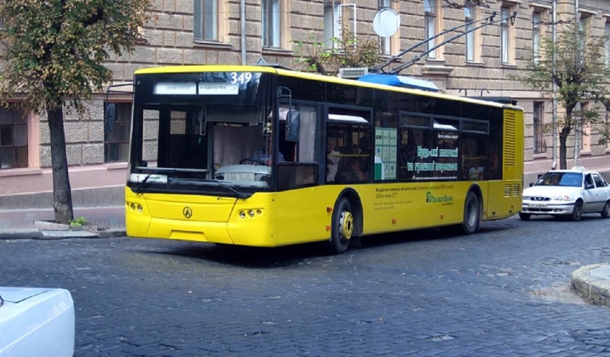 У Чернівцях скасовують пільги на проїзд, щоб пеніонери сиділи вдома