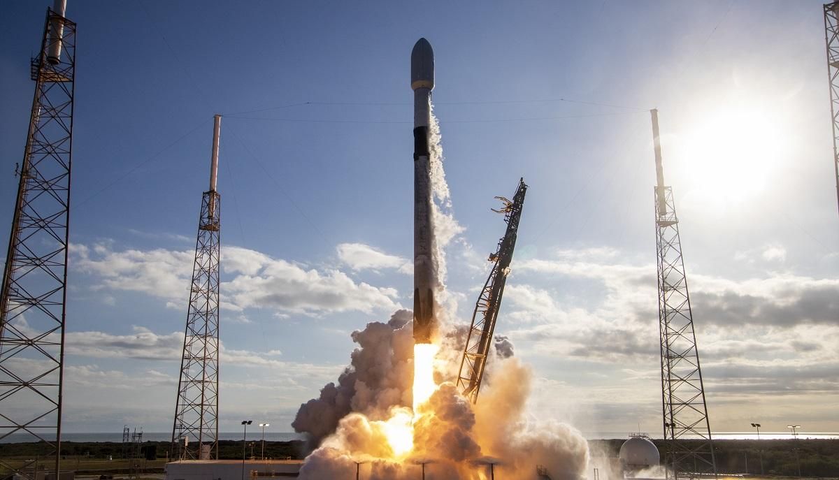 SpaceX успешно запустила ракету Falcon 9 с миссией Starlink 5: на орбиту выведено 60 спутников
