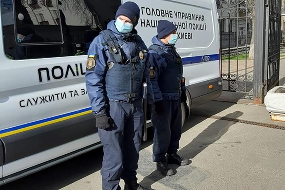 Карантин у Києві: поліція взялася за переповнені маршрутки і водіїв-порушників