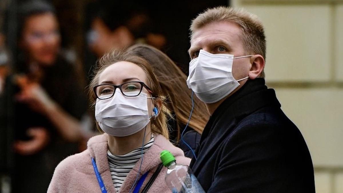 В Чехии из-за коронавируса запретили выходить из дома без масок