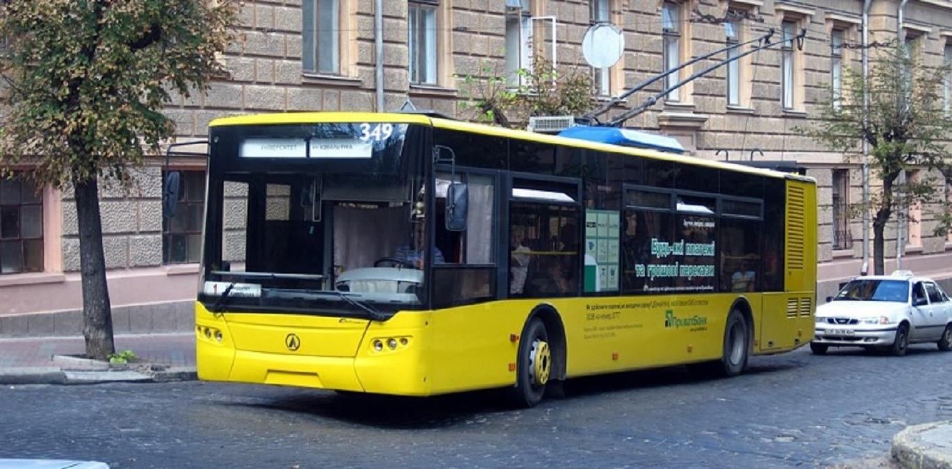 У Чернівцях відновлять рух тролейбусів: хто зможе ними їздити