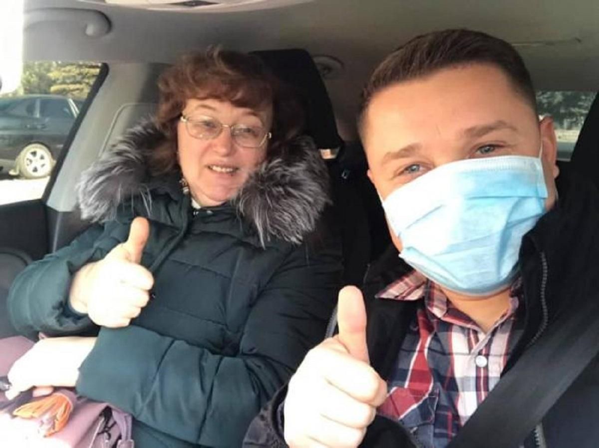 В Україні запустили флешмоб "Підвези лікаря": автомобілістів просять долучатися