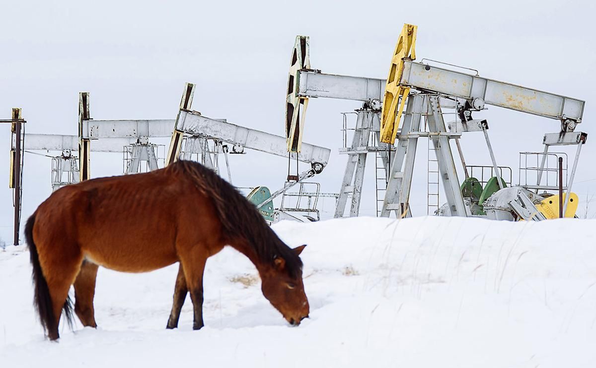 Ціна на російську нафту рекордно обвалилася: скільки грошей втратить Росія