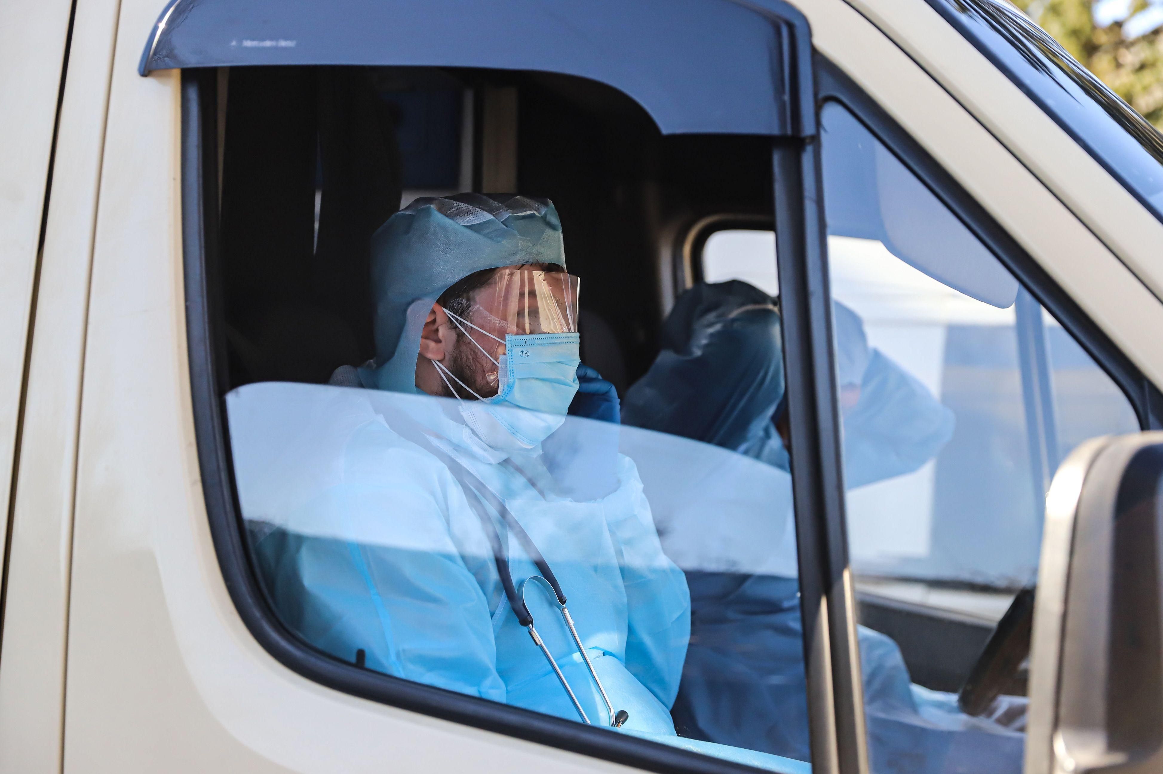 Двоє блогерів видали себе за інфікованих коронавірусом, щоб зняти відео Двоє блогерів видали себе за інфікованих коронавірусом, щоб зняти відео