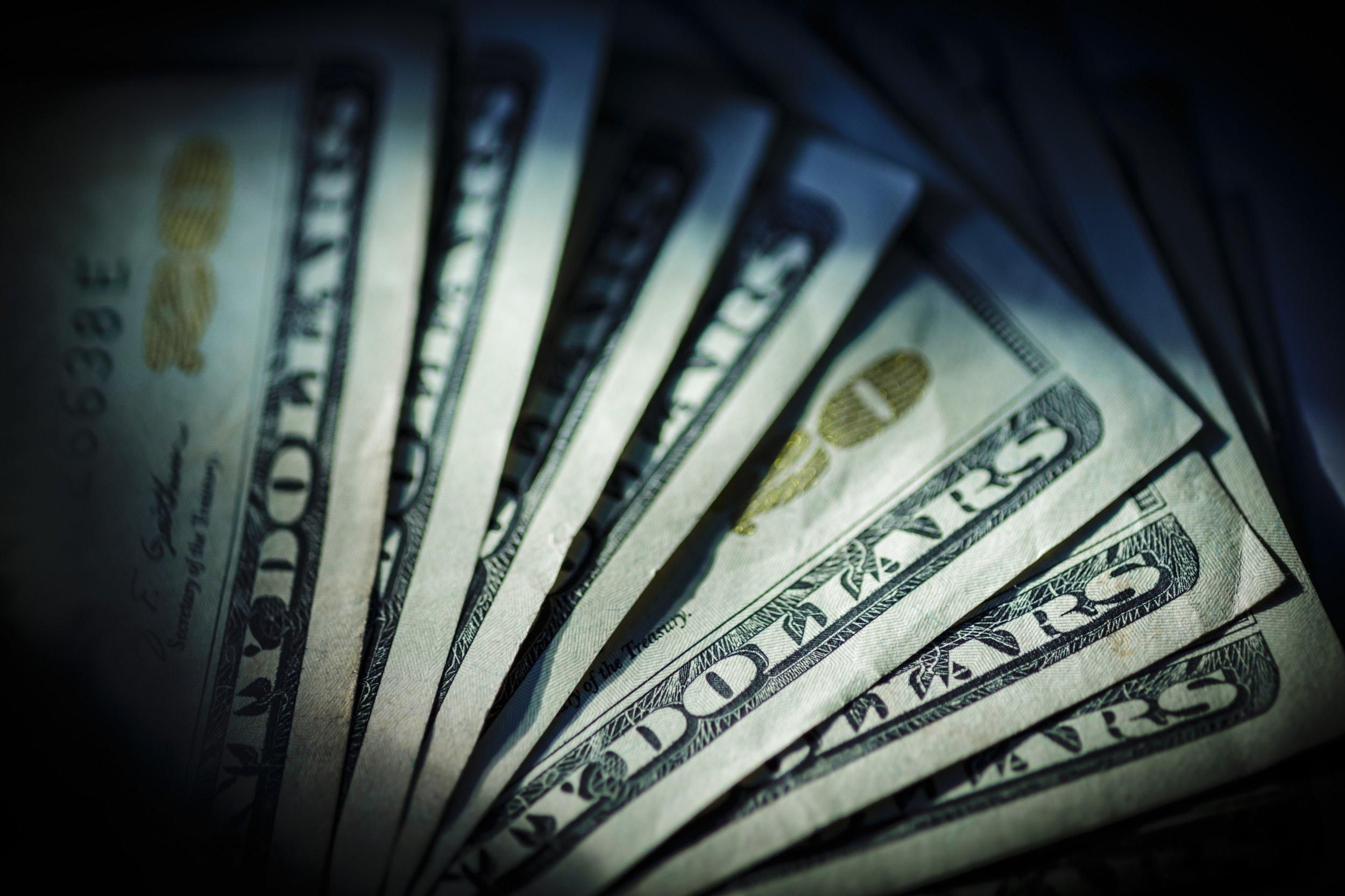 НБУ планує продавати готівковий долар вже наступного тижня
