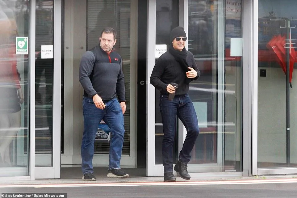 Том Круз покидає знімальний майданчик Том Круз покидає знімальний майданчик