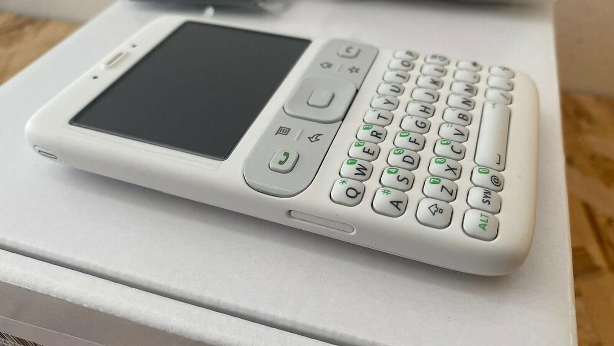 Прототип першого Android-ґаджета виставили на аукціон Прототип першого Android-ґаджета виставили на аукціон