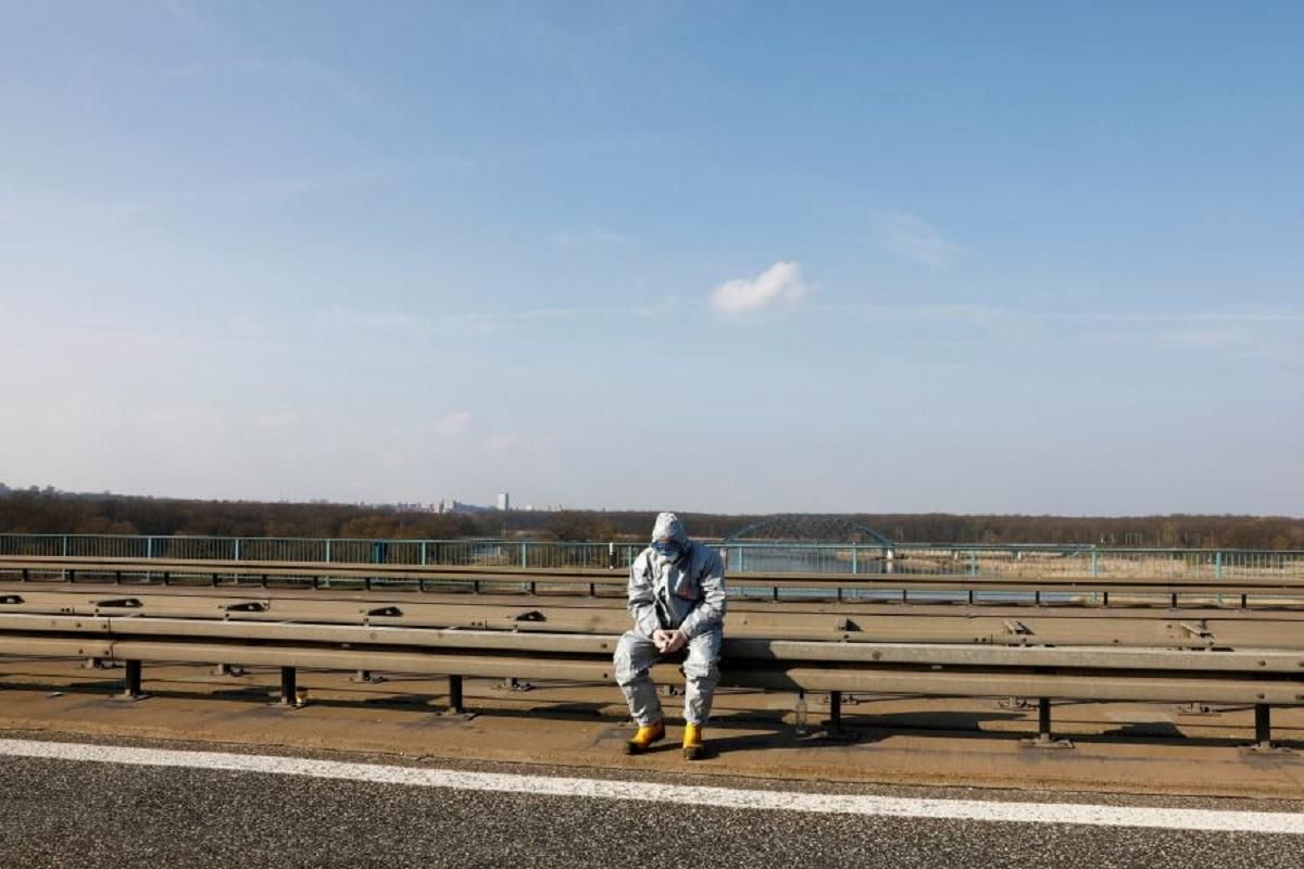 В Польше мужчина сбежал с карантина на свидание: ему грозит штраф В Польше мужчина сбежал с карантина на свидание: ему грозит штраф