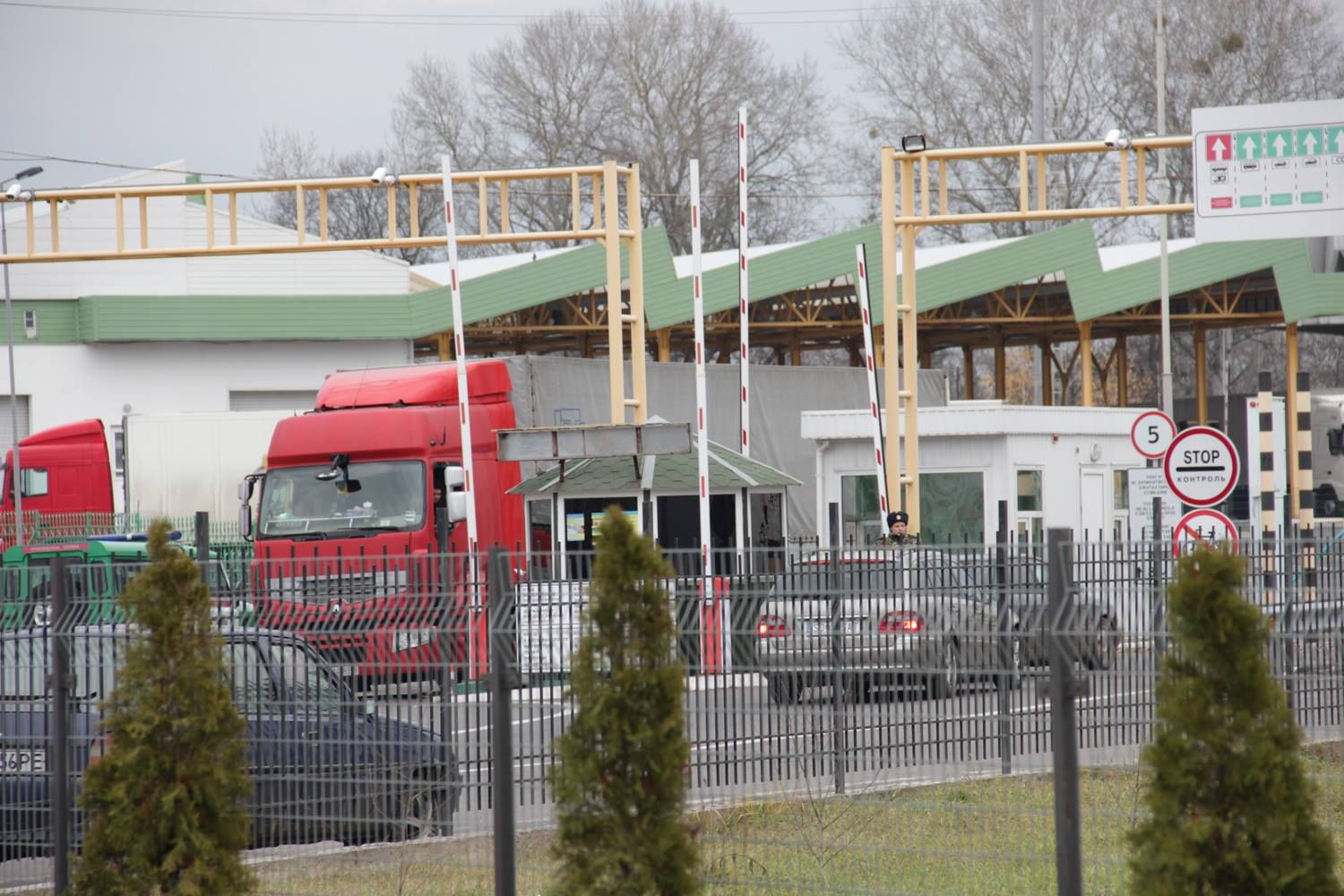 На Закарпатті намагались вивезти з України 80 тисяч респіраторів: фото На Закарпатті намагались вивезти з України 80 тисяч респіраторів: фото