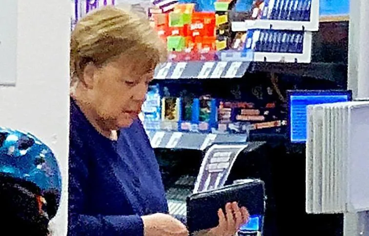 Меркель в супермаркеті