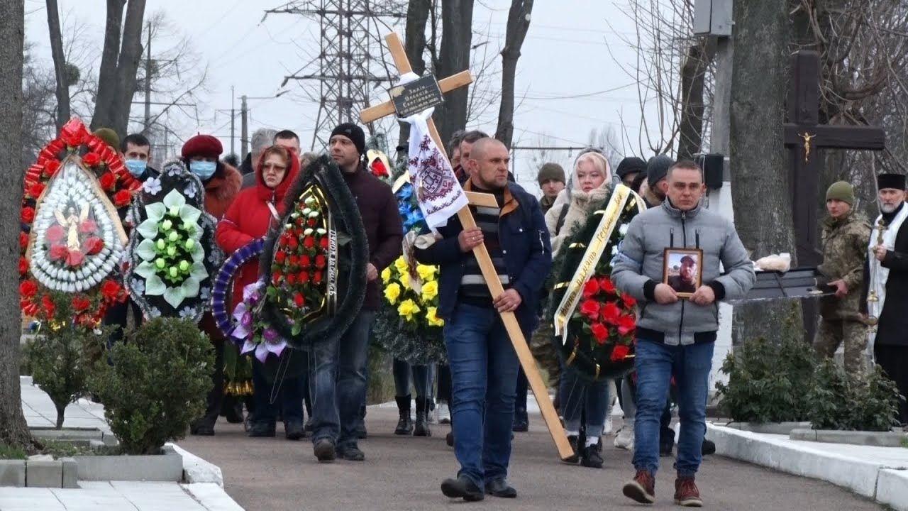 У Житомирі попрощались із загиблим на Донбасі військовим Олексієм Золіним: відео