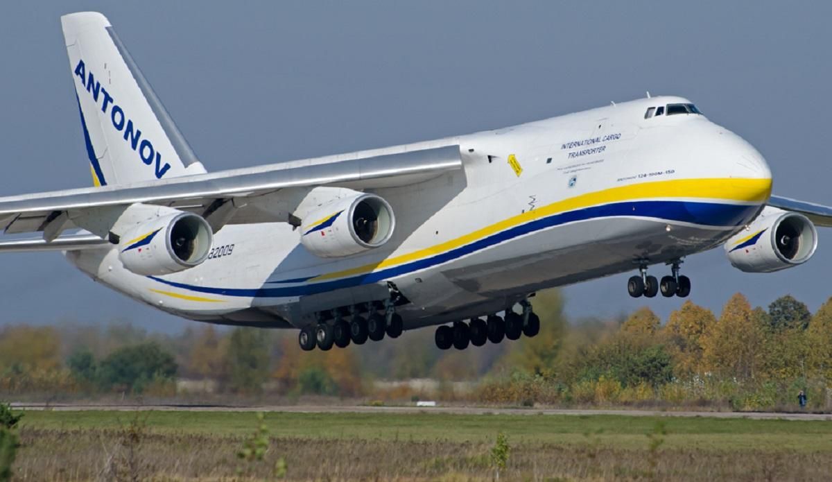 Чехия арендовала украинский самолет, чтобы привезти из Китая медицинские маски Чехия арендовала украинский самолет, чтобы привезти из Китая медицинские маски