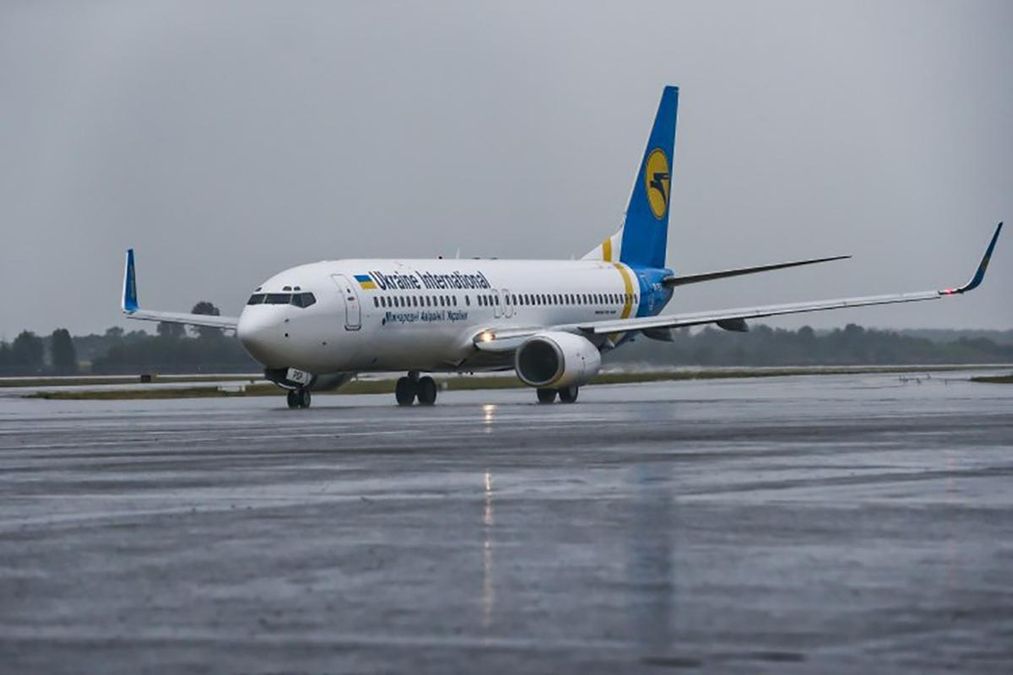 Эвакуация украинцев: отсутствие масок и толпа в аэропорту – видео