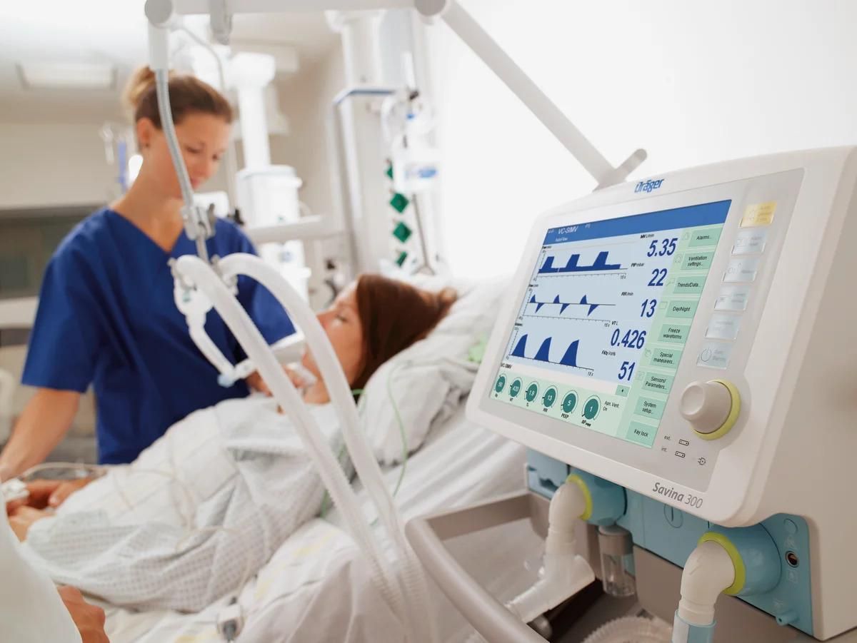 Рідні допомагають: 20 апаратів штучної вентиляції легень передадуть у лікарні Львова та області