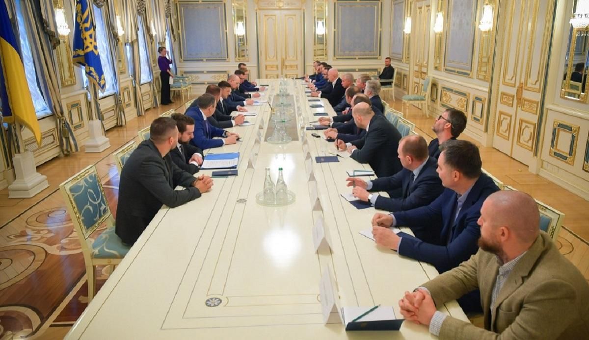 На зустрічі з Зеленським олігархи поділили області на час коронавірусу, – ЗМІ На зустрічі з Зеленським олігархи поділили області на час коронавірусу, – ЗМІ