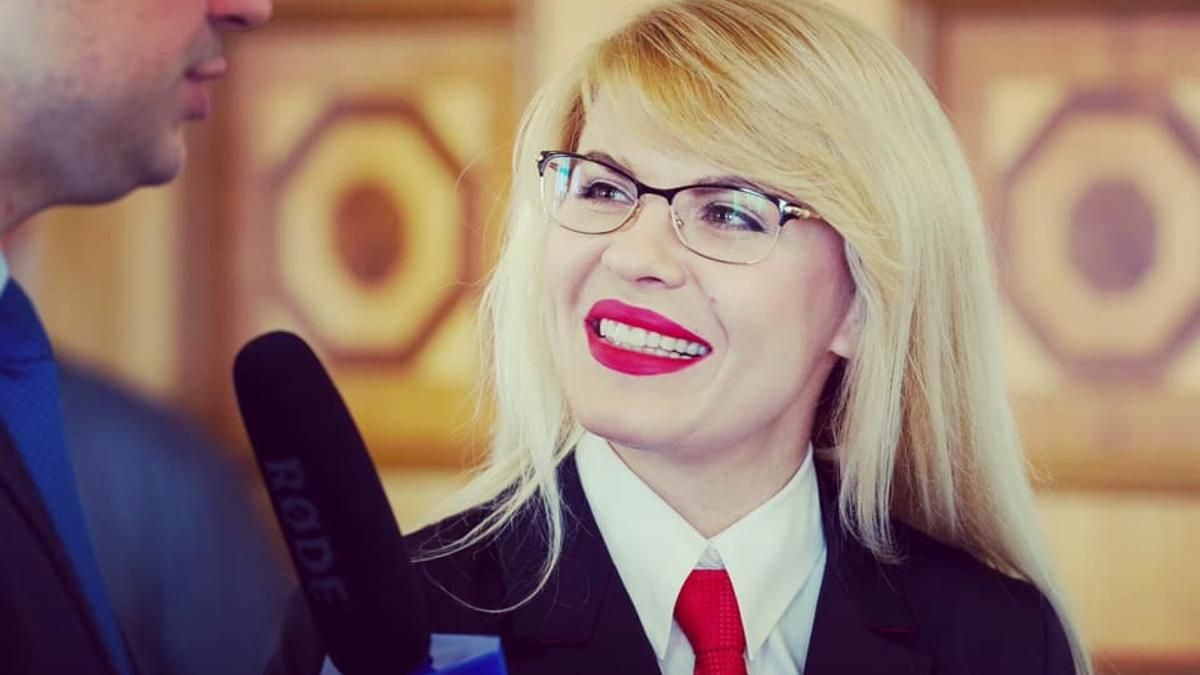 Журналістку "Лівого берега" госпіталізували з підозрою на коронавірус: відео Журналістку "Лівого берега" госпіталізували з підозрою на коронавірус: відео