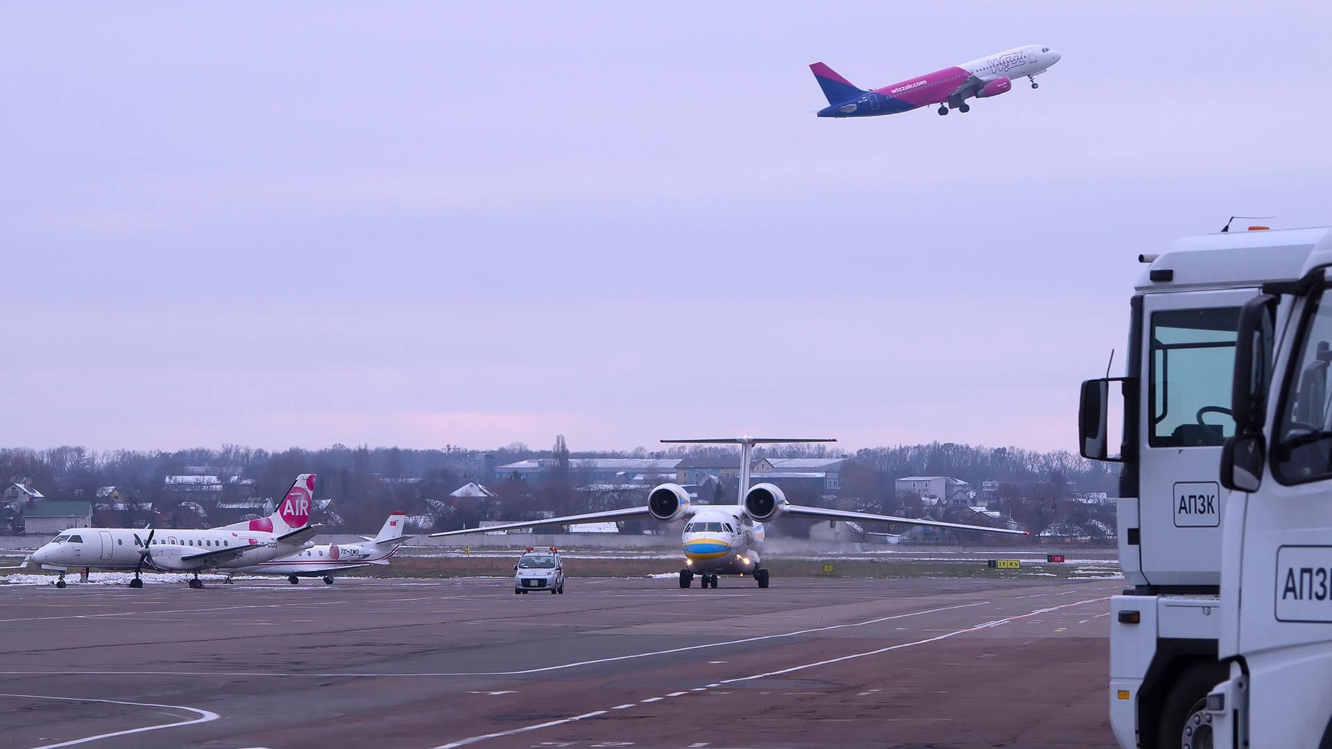 Україна забороняє будь-які туристичні авіаподорожі Україна забороняє будь-які туристичні авіаподорожі