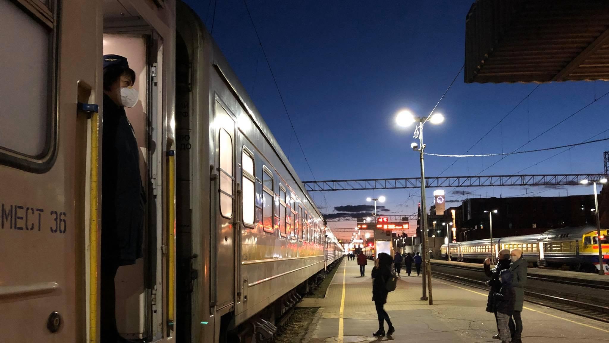 Пасажирів потяга з Риги понад 3 години не випускали: що каже українська влада 

