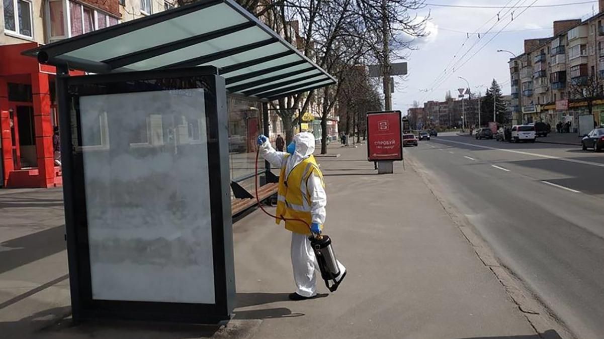 Коронавірус в Україні: в Чернігові призупиняють громадський транспорт і закривають ринки 
