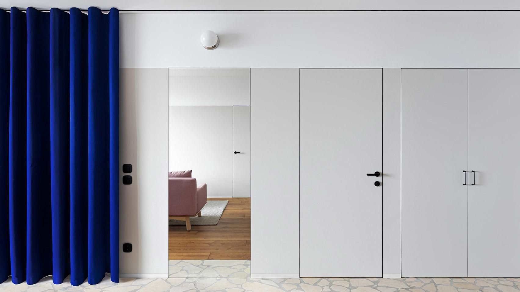 Дизайнери перетворили тісну київську квартиру на сучасний житловий простір – фото Дизайнери перетворили тісну київську квартиру на сучасний житловий простір – фото