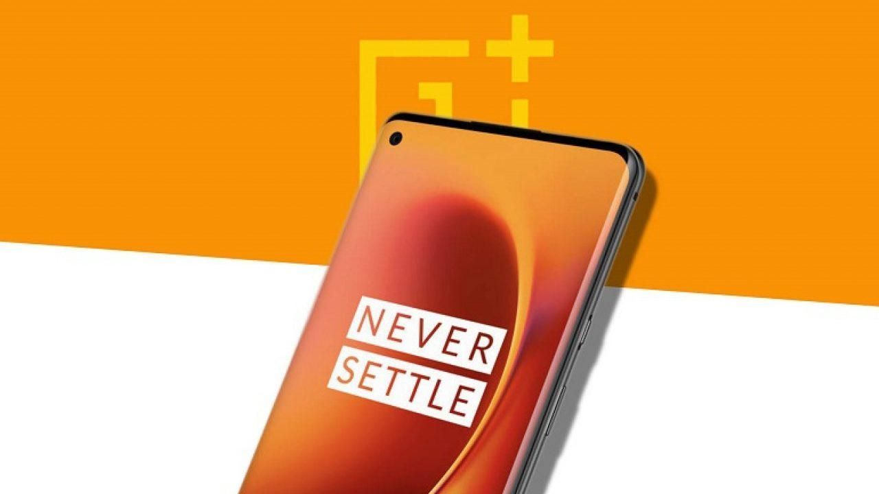Смартфон OnePlus 8 Pro засвітився на нових "живих" фото Смартфон OnePlus 8 Pro засвітився на нових "живих" фото