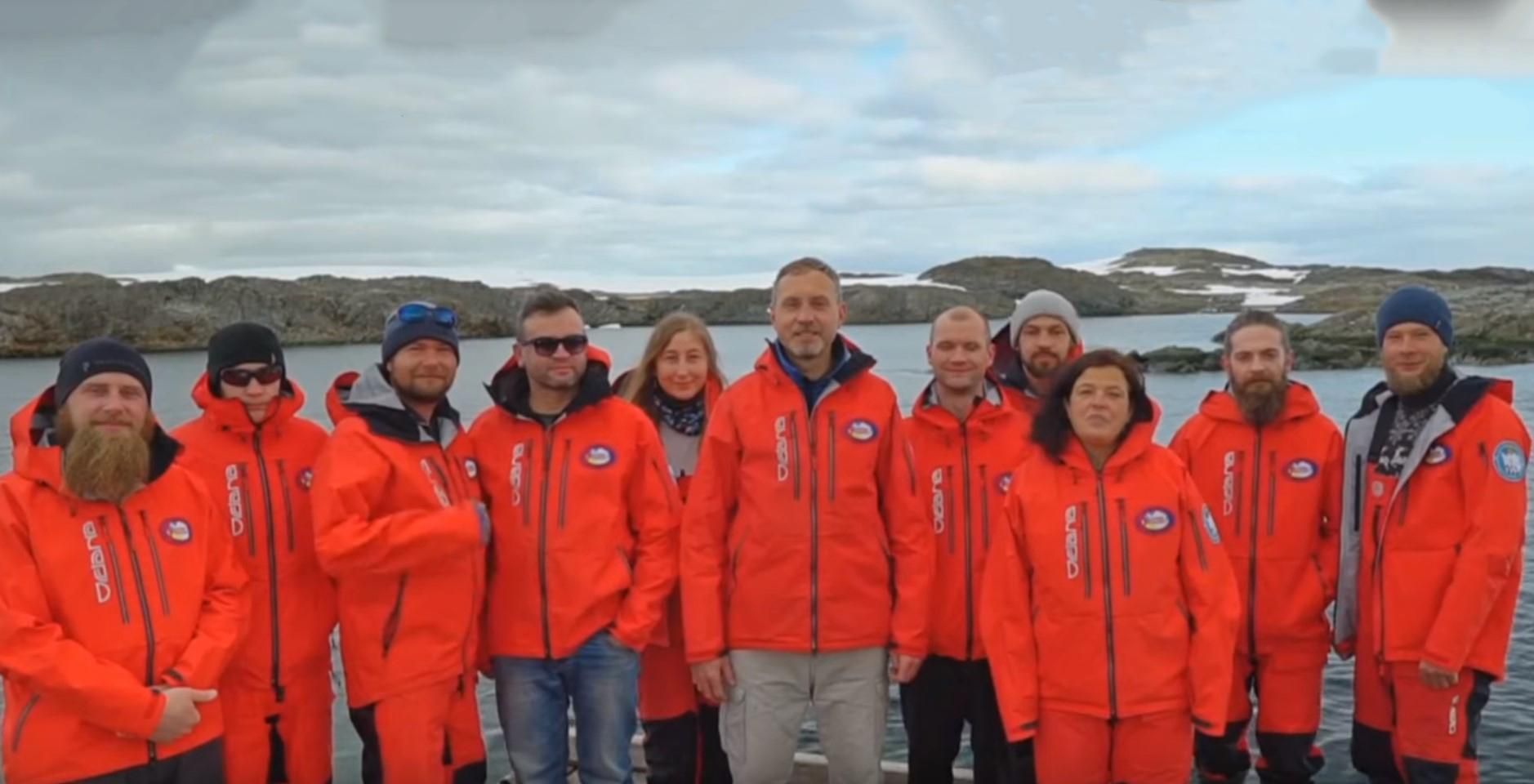 Науковці з антарктичної станції звернулися до українців: миле відео