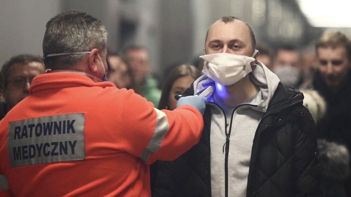 Польша усилила карантин из-за коронавируса: запретили свободно передвигаться Польша усилила карантин из-за коронавируса: запретили свободно передвигаться