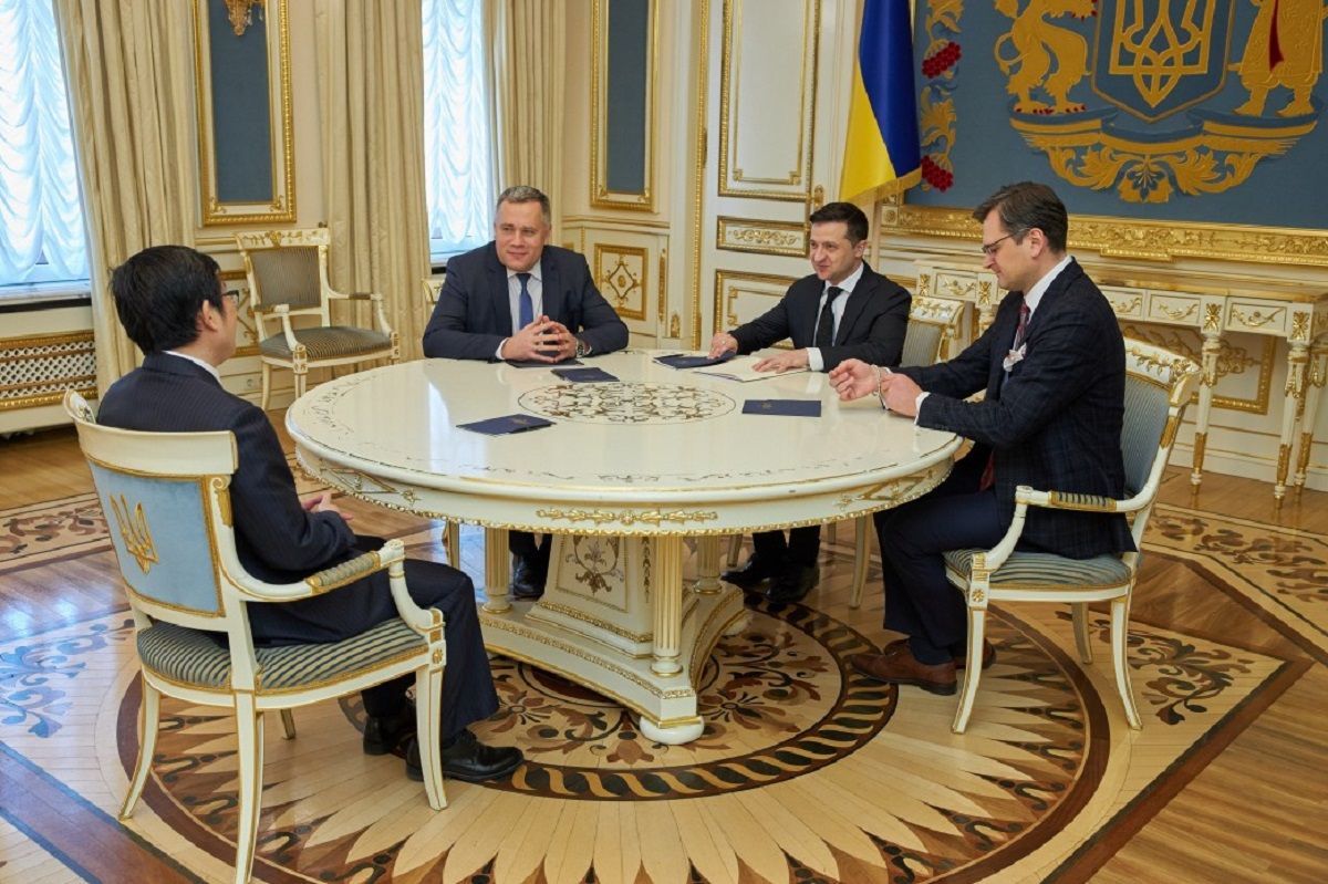 Зеленский попросил у Китая дополнительную помощь в борьбе с Covid-2019 Зеленский попросил у Китая дополнительную помощь в борьбе с Covid-2019