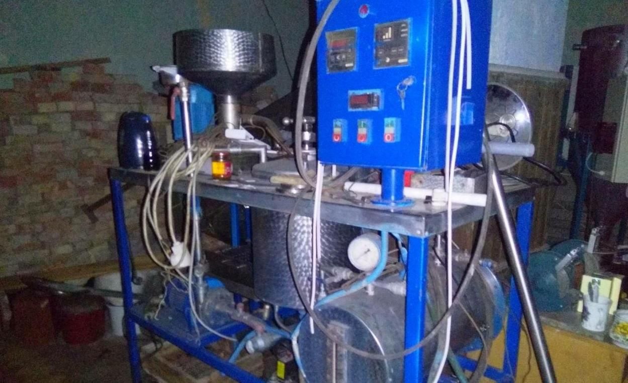 Під Києвом виявили підпільний цех, в якому виготовляли антисептики: фото, відео Під Києвом виявили підпільний цех, в якому виготовляли антисептики: фото, відео