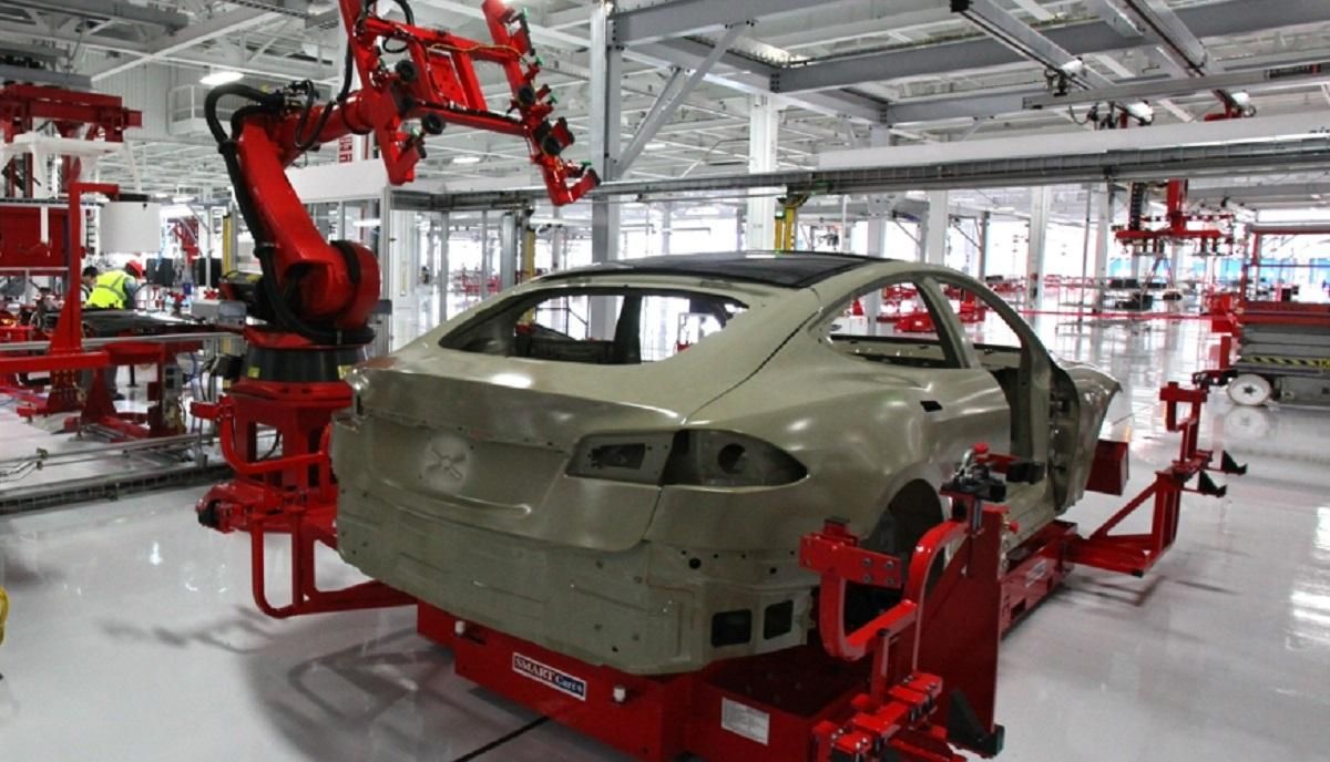 Маск скористається карантином, щоб модернізувати заводи Tesla