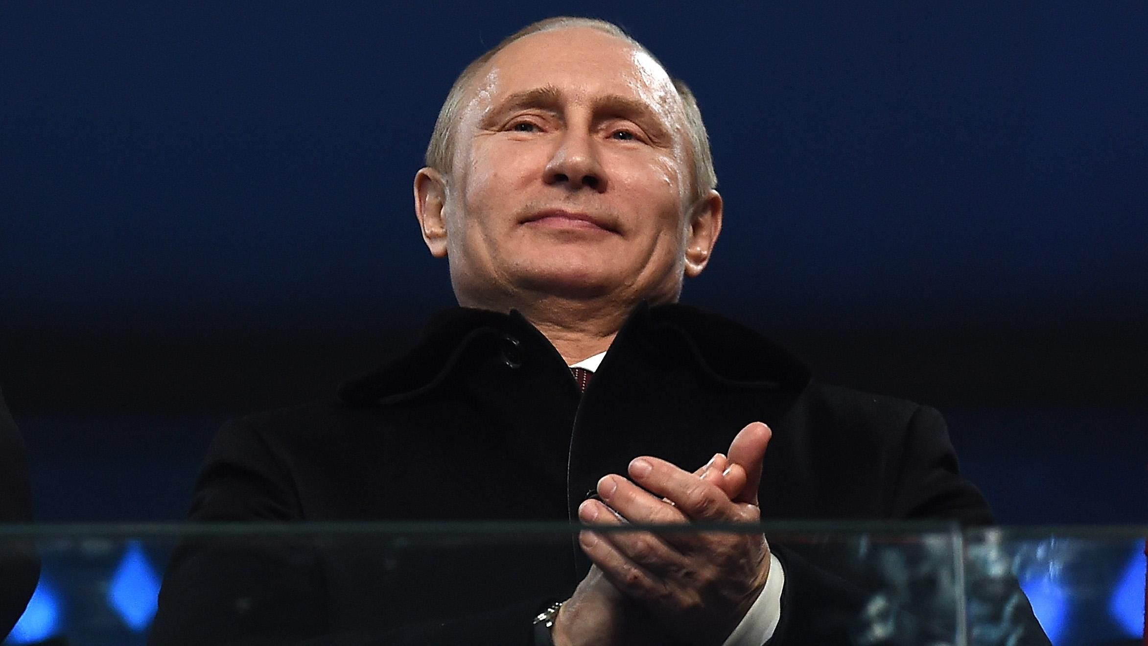 Путин из-за коронавируса перенес референдум о правках в Конституцию