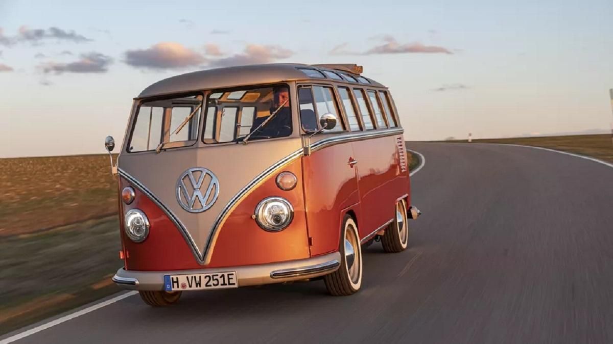 Volkswagen перетворила культовий мікроавтобус 60-х в електрокар: фото
