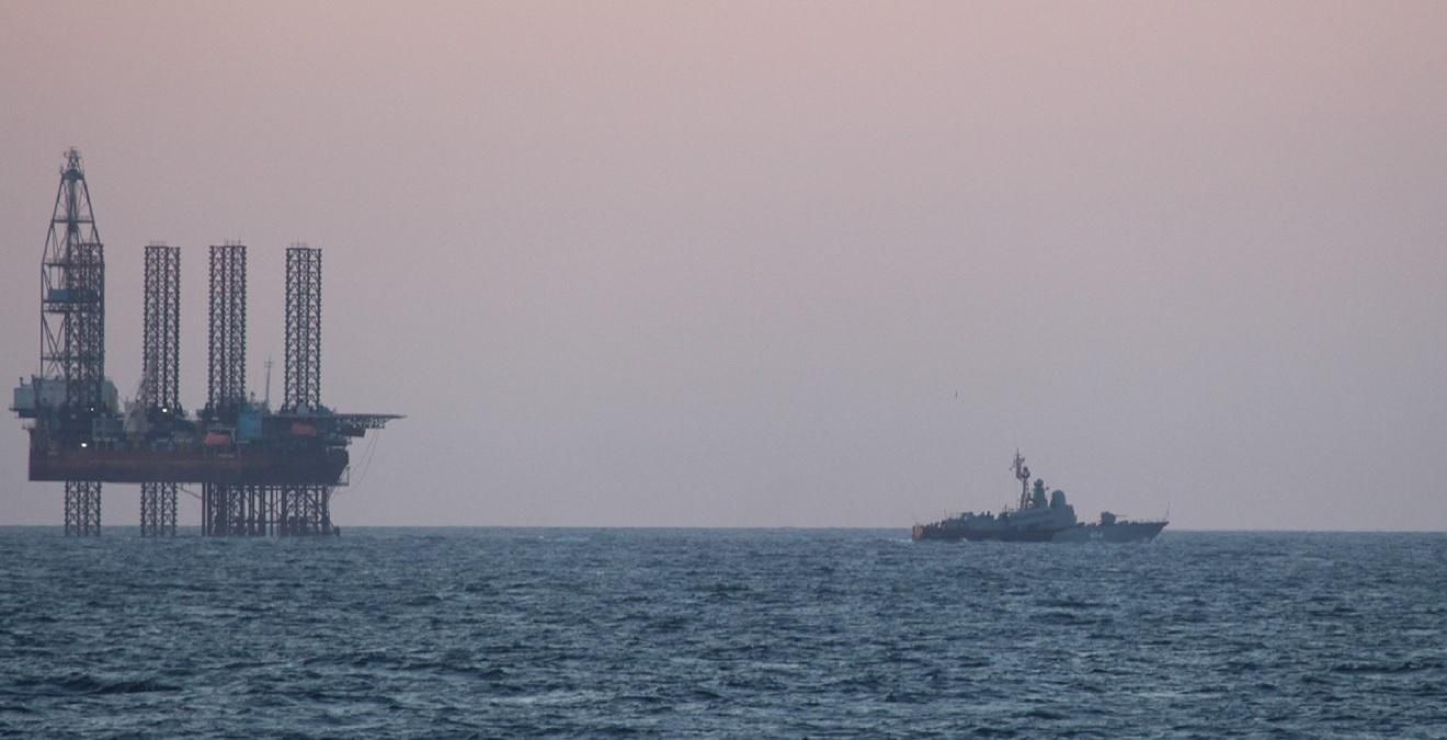 Російський ракетний катер ввірвався до морської зони України: фото, відео