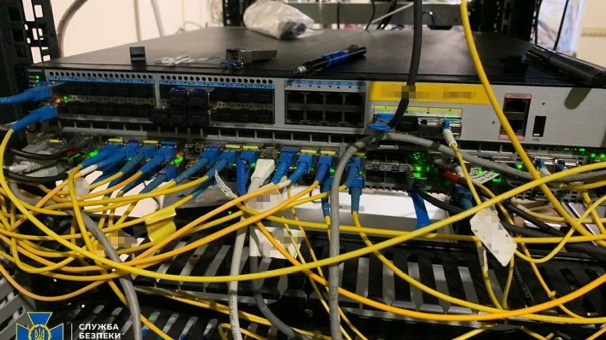 СБУ разоблачила хакеров, которые обокрали банковские счета на 20 миллионов СБУ разоблачила хакеров, которые обокрали банковские счета на 20 миллионов