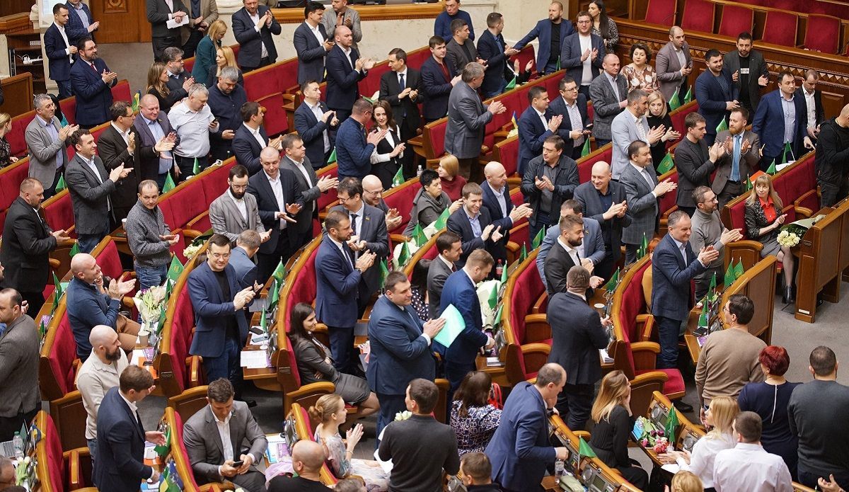 "Слуга народа" отказывается от госфинансирования в пользу борьбы с коронавирусом "Слуга народа" отказывается от госфинансирования в пользу борьбы с коронавирусом