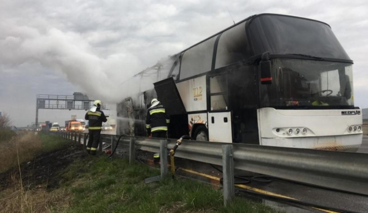 В Угорщині загорівся автобус із 40 українцями: фото, відео