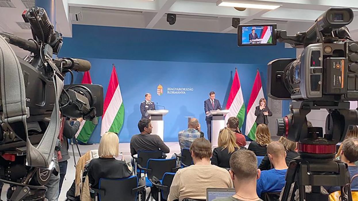 Украинцам в Венгрии продлят срок документов и визы: детали Украинцам в Венгрии продлят срок документов и визы: детали