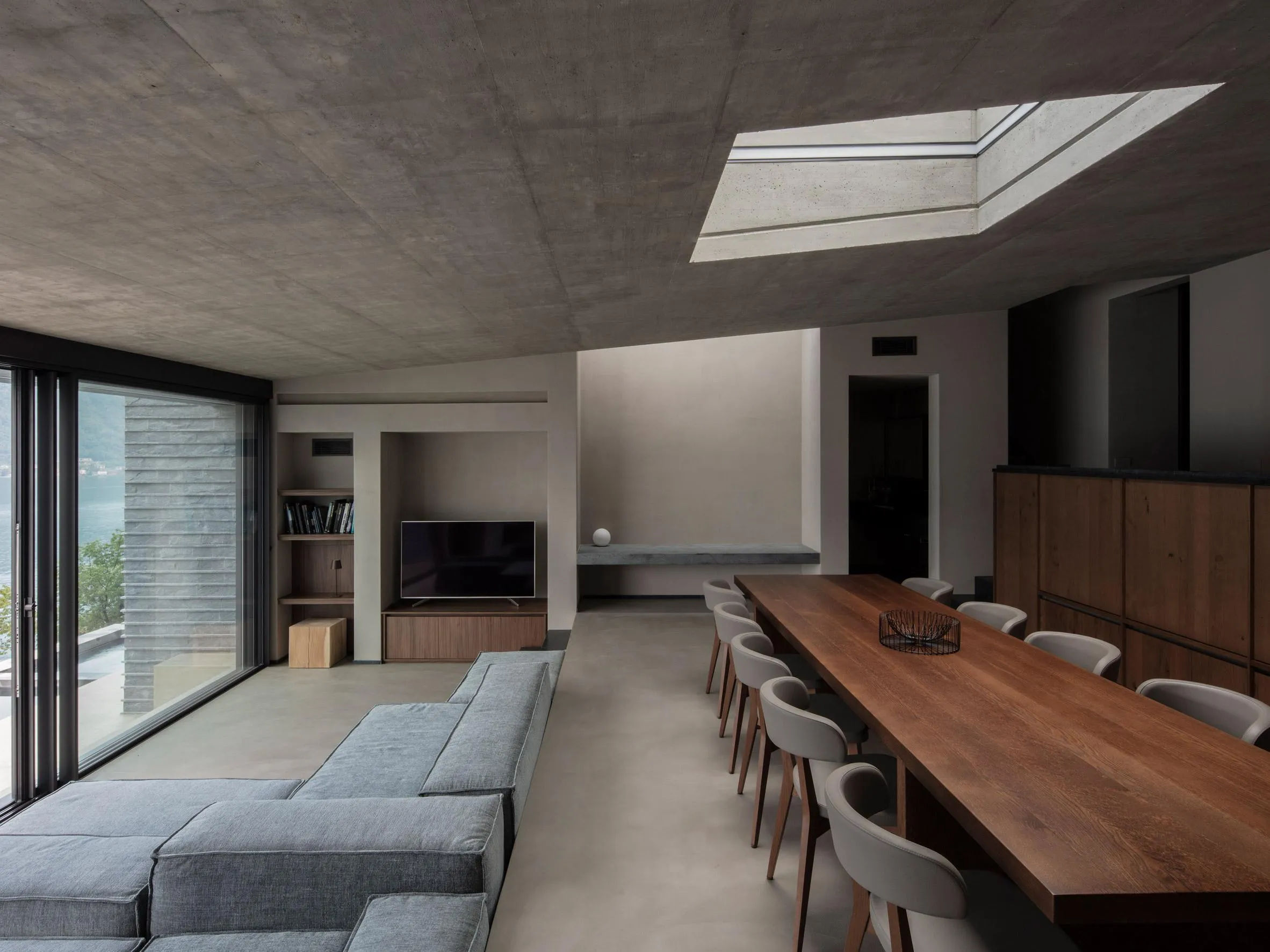 Низькі стелі додають простору затишку / фото: Deezen Низькі стелі додають простору затишку / фото: Deezen