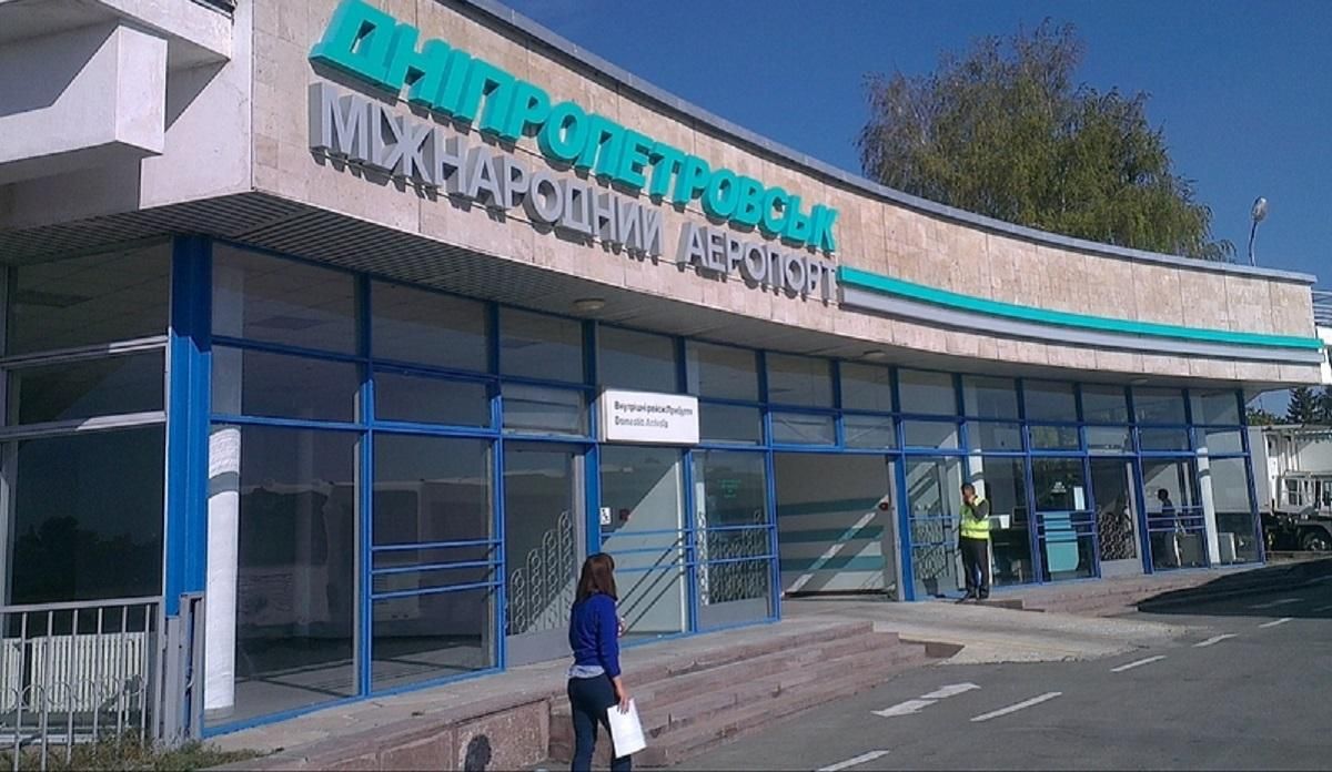 Аеропорт у Дніпрі і децентралізація: від чого Україна відмовиться, щоб побороти коронавірус