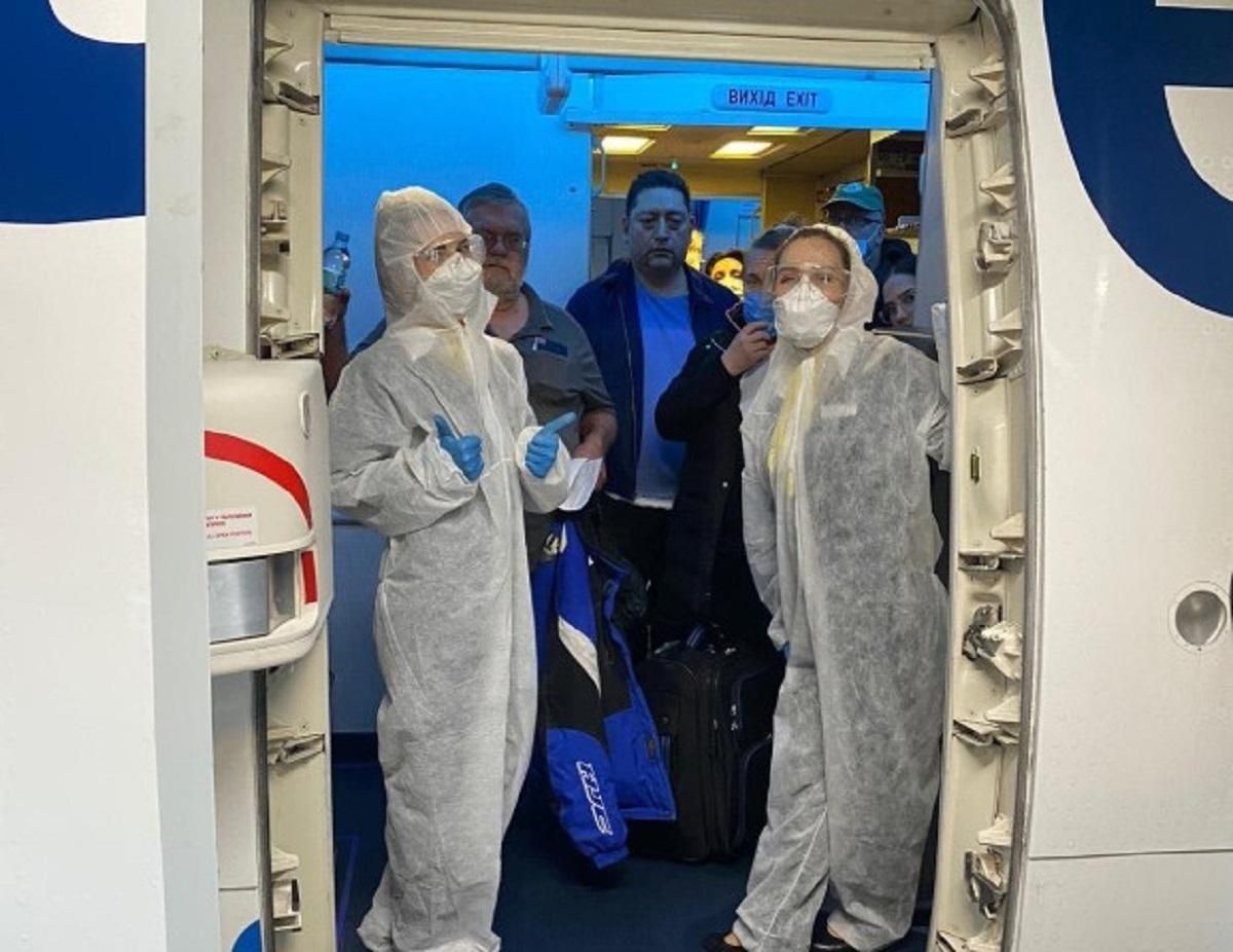 Эвакуация украинцев: спецборт из Нью-Йорка приземлился в Киеве Эвакуация украинцев: спецборт из Нью-Йорка приземлился в Киеве