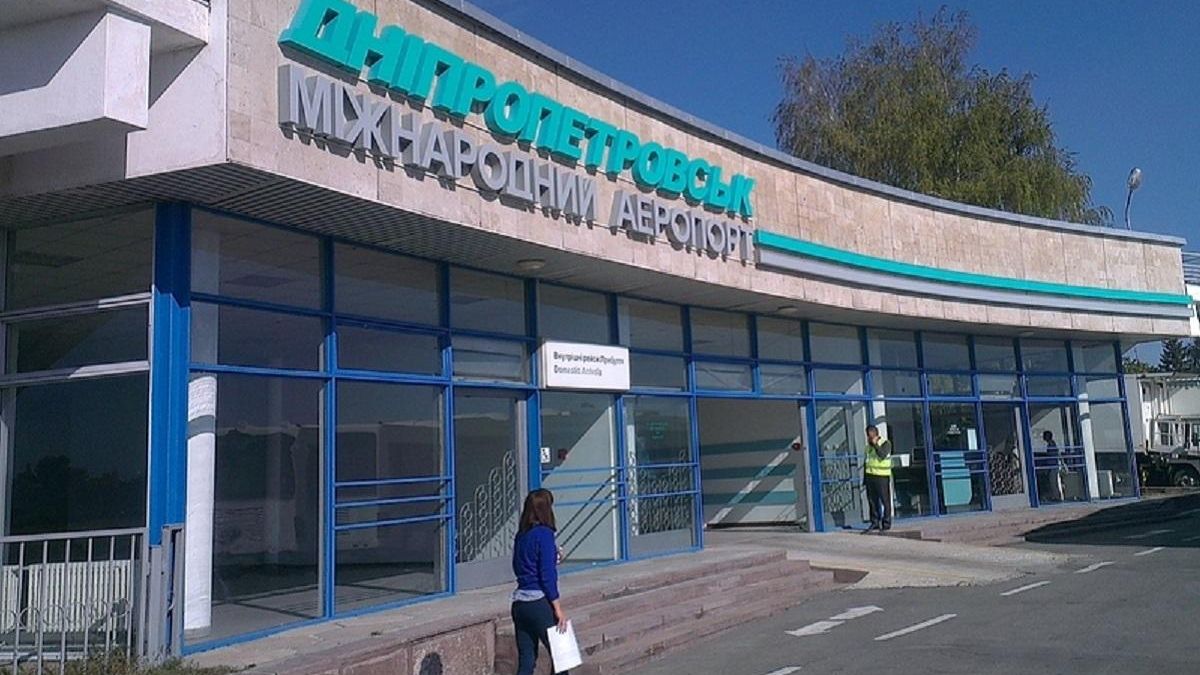 Аэропорт в Днепре и децентрализация: от чего Украина откажется, чтобы побороть коронавирус Аэропорт в Днепре и децентрализация: от чего Украина откажется, чтобы побороть коронавирус