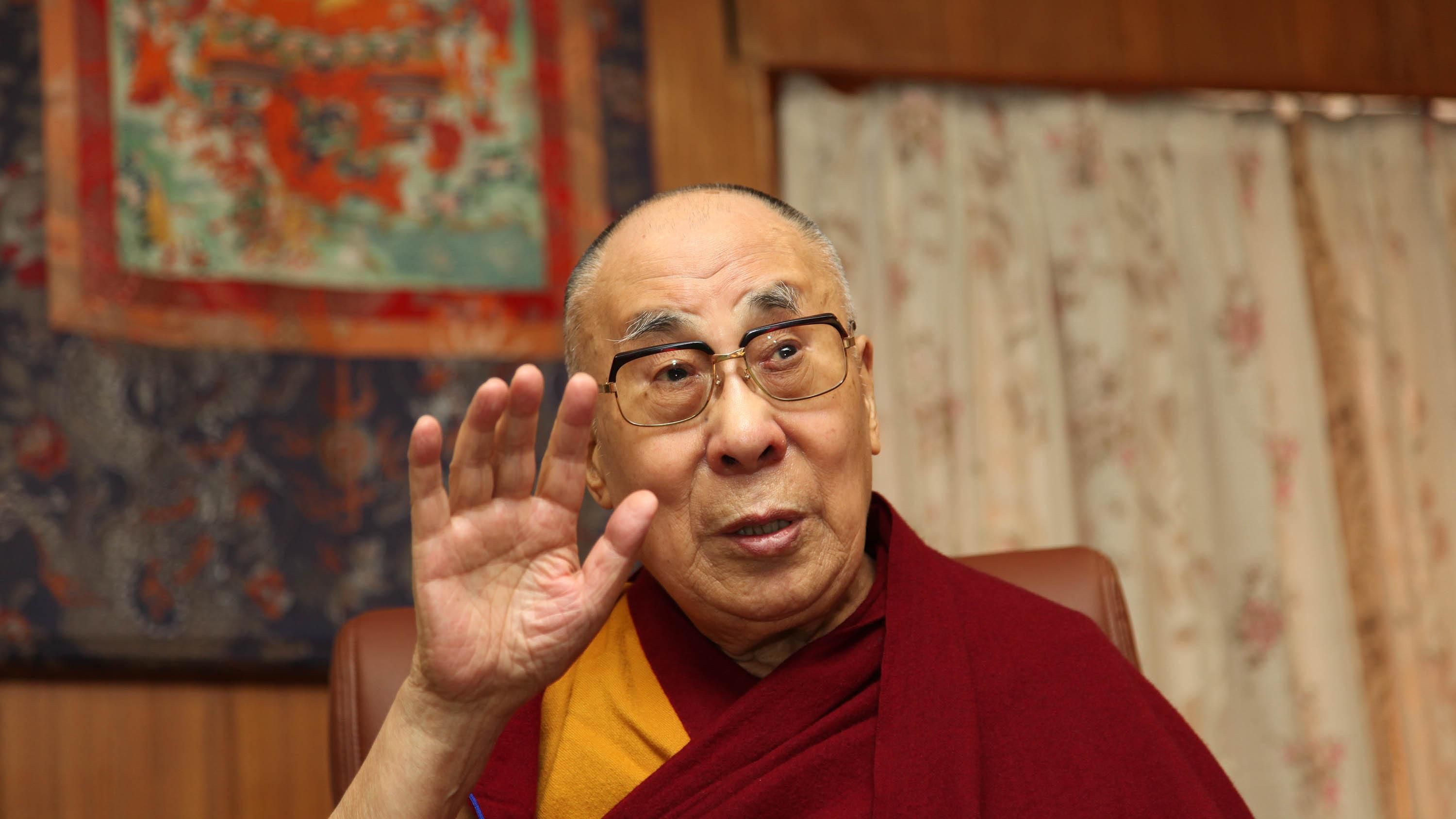 Далай-лама пожертвує людям продукти й ліки через коронавірус