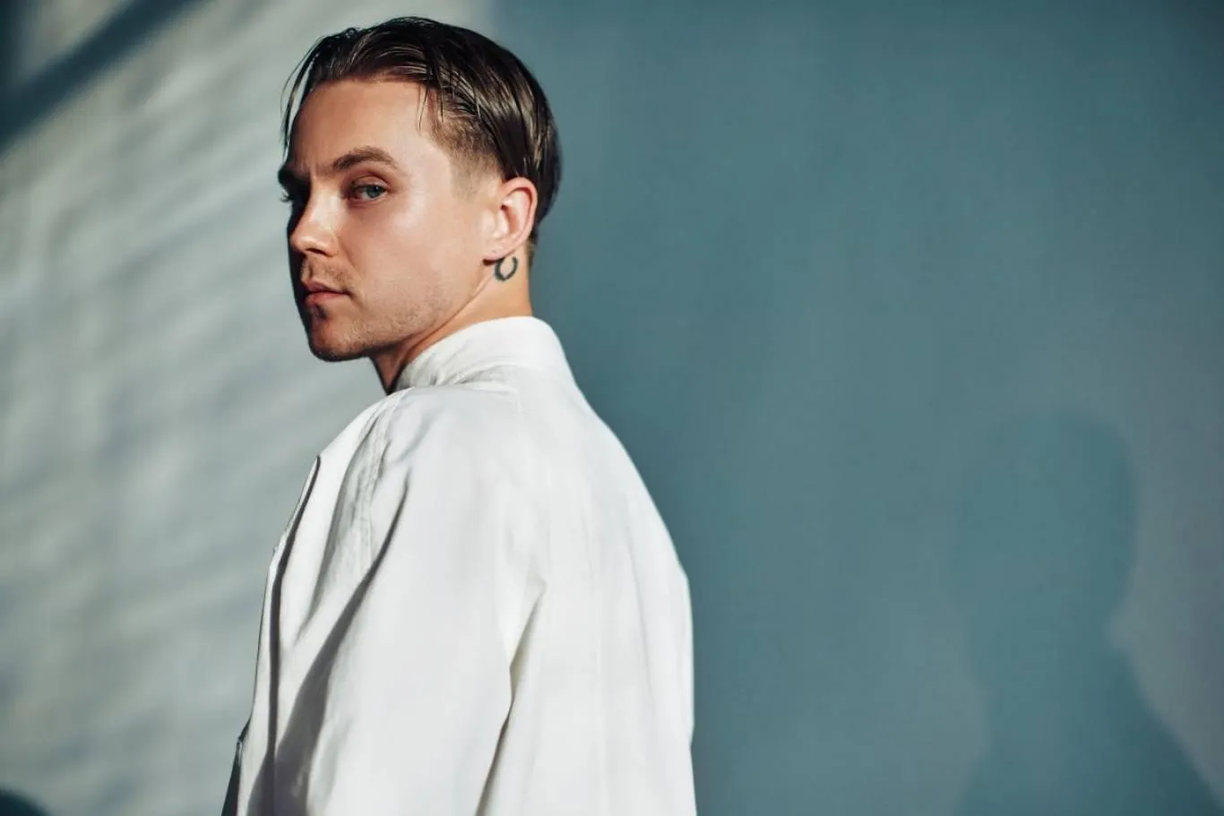 Артем Пивоваров Артем Пивоваров