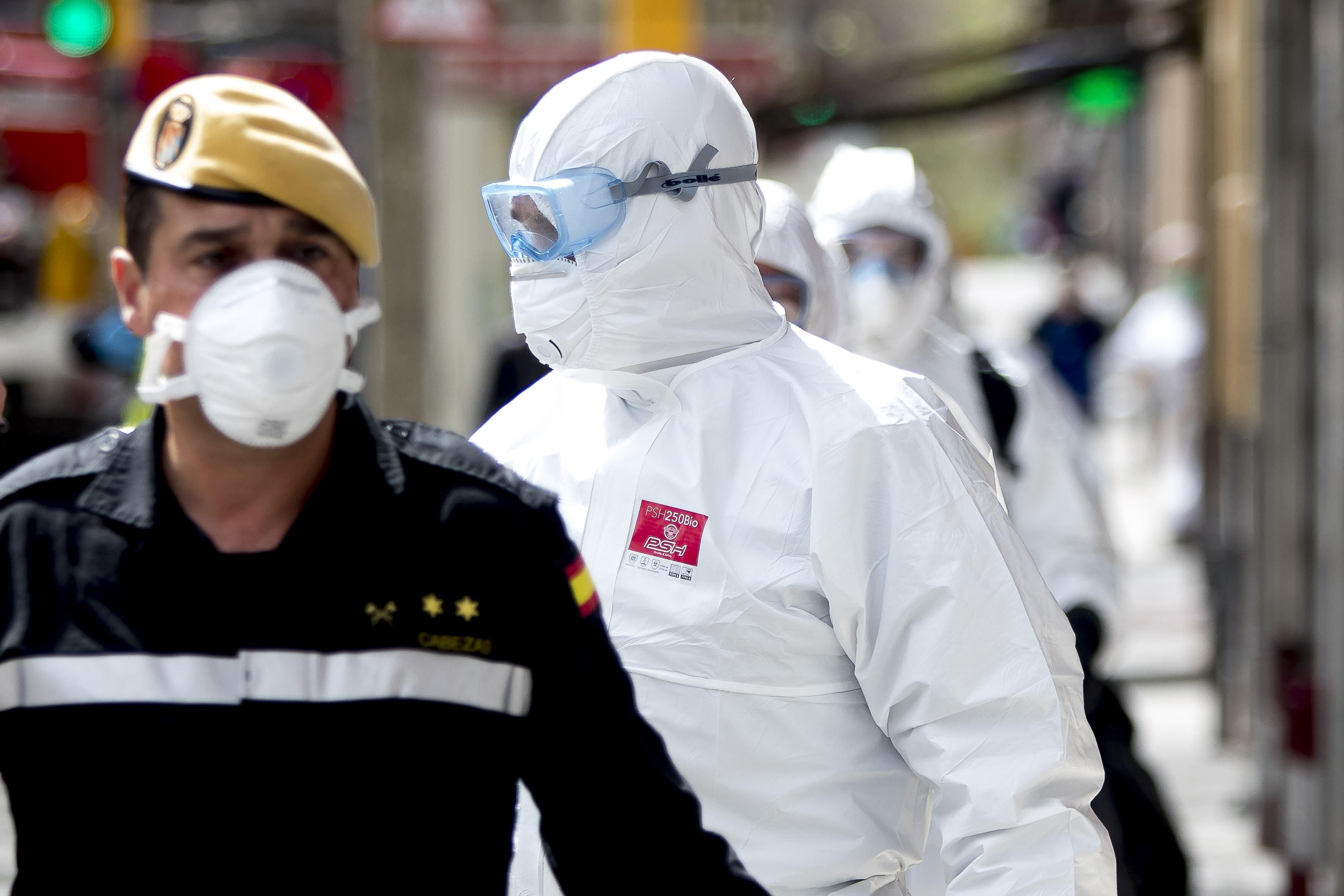 Обмеження в усіх країнах, крім Китаю, посилюються Обмеження в усіх країнах, крім Китаю, посилюються