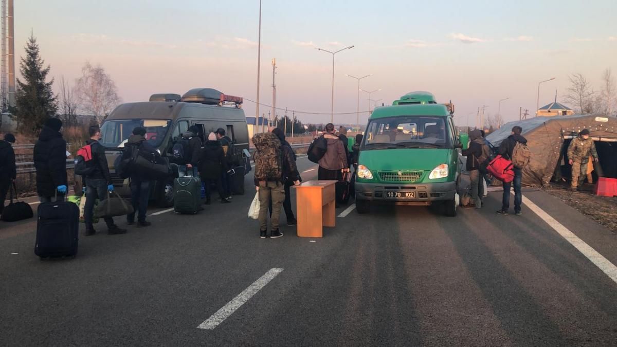 В Украину за сутки вернулись 16 тысяч граждан: какова ситуация на границах В Украину за сутки вернулись 16 тысяч граждан: какова ситуация на границах