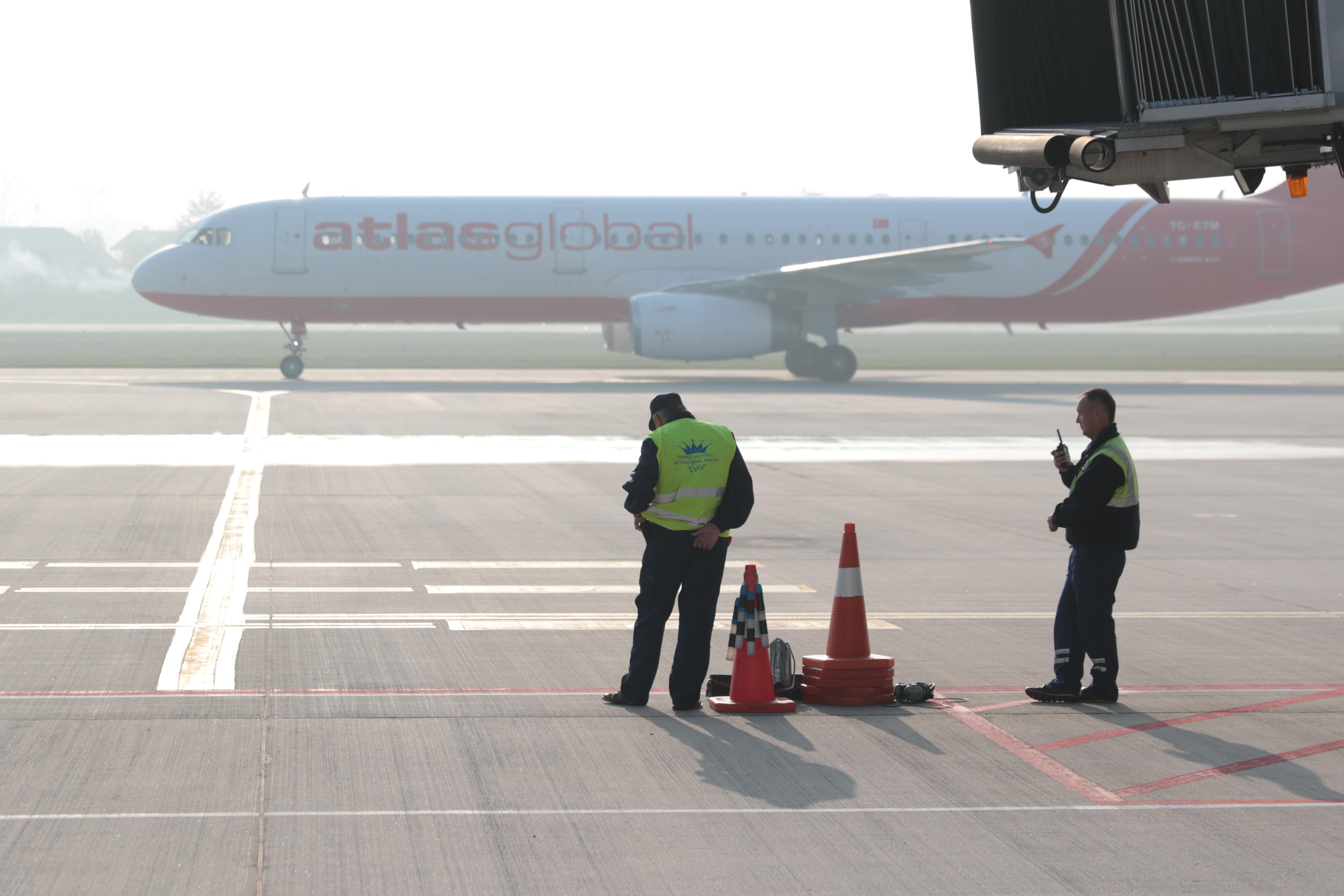 Рейс із В'єтнаму: на самоізоляцію пішли всі, у декого здали нерви через чутки про обсервацію Рейс із В'єтнаму: на самоізоляцію пішли всі, у декого здали нерви через чутки про обсервацію