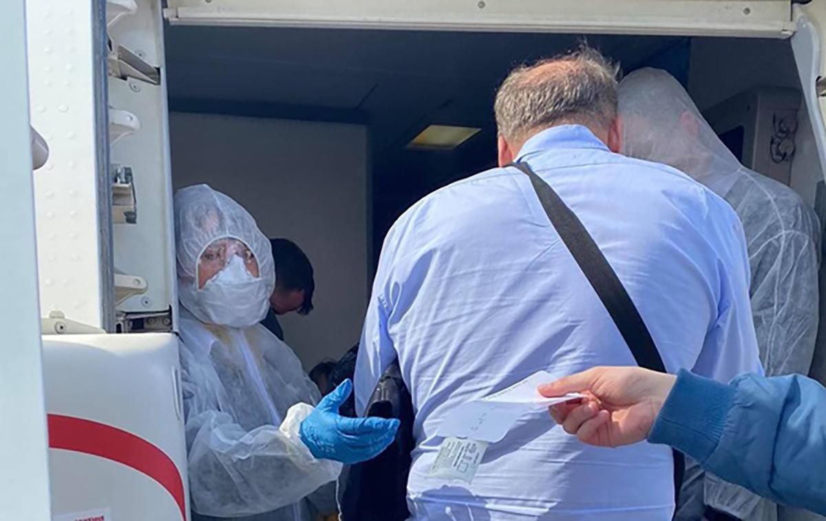 Украинцы со спецрейсов жалуются на принудительное подписание документов на обсервацию: видео Украинцы со спецрейсов жалуются на принудительное подписание документов на обсервацию: видео