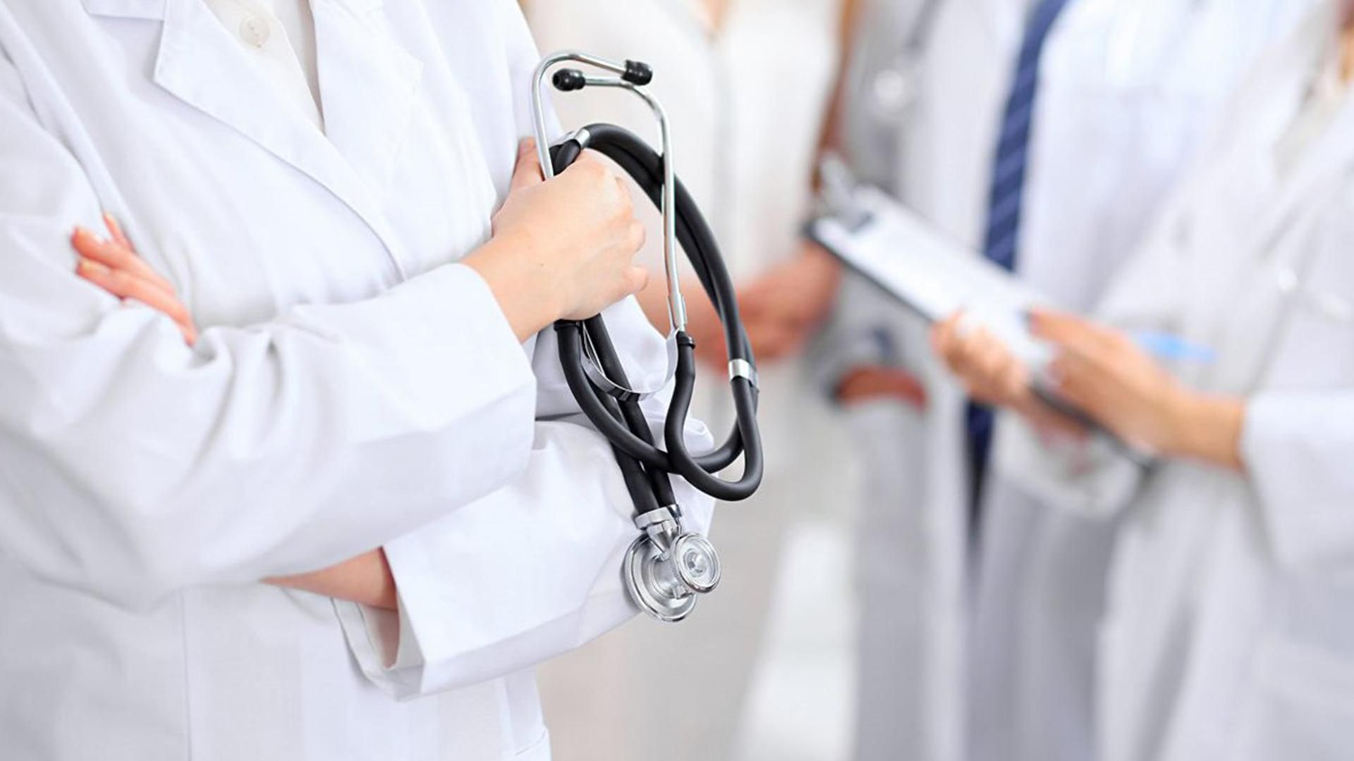 Во Львове будут доплачивать по 10 тысяч врачам, которые работают с больными COVID-19